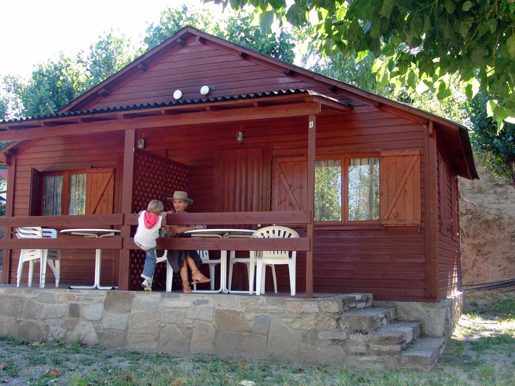 Bungalows Pena Montanesa Аинса-Собрарбе Номер фото